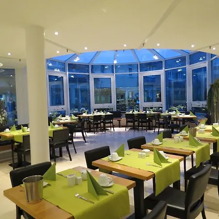 Comfor Hotel 3*